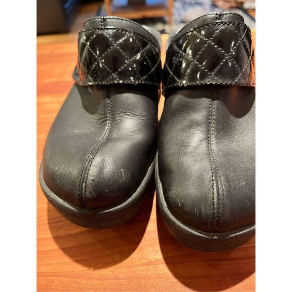 Crocs women size 9 black  leather quilted strap clobber clogs mules 4657 - Picture 7 of 7